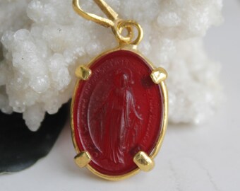 Colgante de cristal con la Virgen María en intaglio: Plata de ley 925, vermeil de oro de 24 quilates.