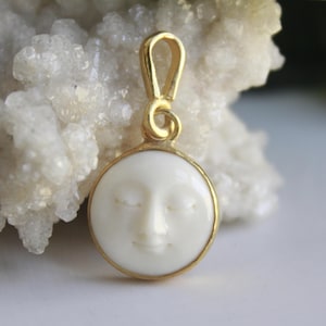 Colgante de Buda tallado a mano en intaglio: vermeil de oro de 24 quilates, plata de ley 925.
