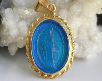 Colgante de la Virgen María con intaglio esmaltado: Plata de ley 925K, vermeil de oro de 24K.
