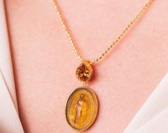 Colgante de la Virgen María esmaltado: Plata de ley 925K, vermeil de oro de 24K
