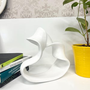 White Ceramic Möbius Loop Sculpture – Abstract Minimalist Art, Modern Home Accent, One-of-a-Kind Decorative Object
