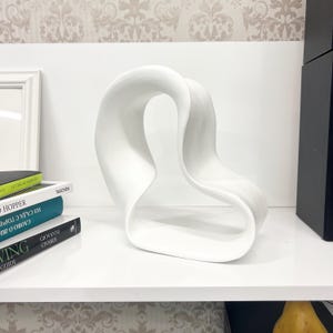 Minimalist Mobius Ceramic Sculpture – Abstract Infinity Art for Interior
