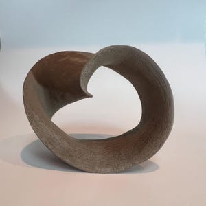 Wabi-Sabi Möbius Ceramic Sculpture – Abstract Infinity Art – Japandi Minimalist Home Decor – Unique Handmade Sculpture