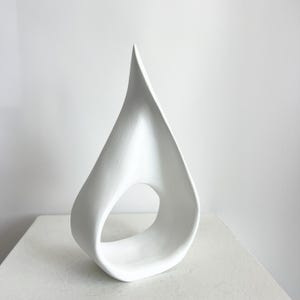 White Möbius Loop Sculpture – Ceramic Abstract Art for Mindful Modern Interiors