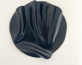 Sculpture murale en céramique noire : panneau d'art minimaliste moderne, fait main