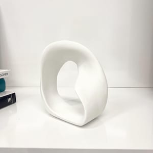 Möbius Loop Ceramic Sculpture – Handmade Abstract Infinity Art – Unique Home Decor – One-of-a-Kind Gift – Modern Minimalist Ceramic Art