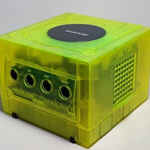 Nintendo GameCube modernizada y modificada "SourLollipop" DOL-001 EUR + Adaptador HDMI + Adaptador Bluetooth para 4 jugadores + Tarjeta de memoria + Tarjeta SD de 256 GB
