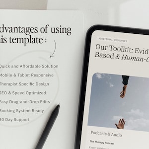 Puede incluir: Una p&aacute;gina de cuaderno blanca con el texto Advantages of using this template: seguido de una lista de caracter&iacute;sticas que incluyen Quick and Affordable Solution, Mobile & Tablet Responsive y Booking System Ready, junto a una tableta.