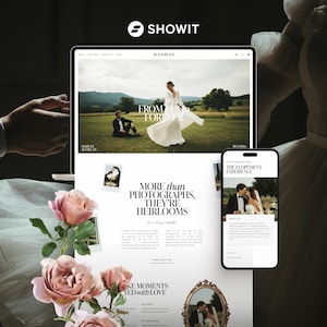 Könnte beinhalten: Eine digitale Marketing-Anzeige mit einem Laptop und Smartphone, die eine Hochzeitswebsite präsentieren. Die Website zeigt den Text "FROM FOREVER" und "MORE THAN PHOTOGRAPHS, THEY'RE HEIRLOOMS". Rosa Rosen und ein Brautkleid sind ebenfalls zu sehen.