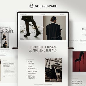 Könnte beinhalten: Ein digitaler Bildschirm mit dem Squarespace-Logo und Website-Designelementen. Der Bildschirm zeigt den Text „STOP BLENDING IN. START STANDING OUT.“ und „THOUGHTFUL DESIGN for MODERN CREATIVES.“