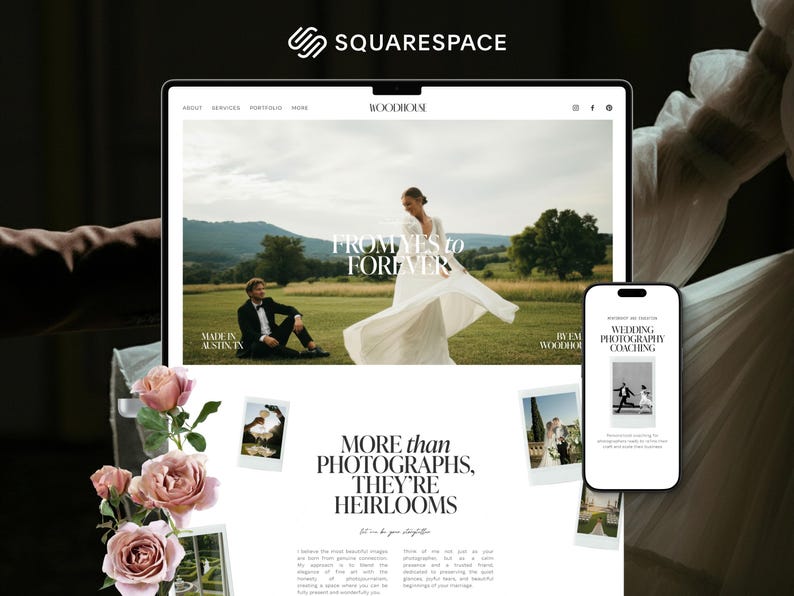 Puede incluir: Un dise&ntilde;o web de fotograf&iacute;a de bodas en un port&aacute;til y un smartphone. El port&aacute;til muestra a una pareja en un campo con el texto "FROM YES TO FOREVER". El smartphone muestra "WEDDING PHOTOGRAPHY COACHING."