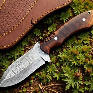 Damascus Steel Knife with Ergonomic Handle & Leather Sheath