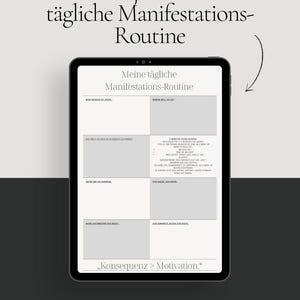 Può includere: Un tablet nero mostra un modello di routine di manifestazione quotidiana. Lo schermo mostra una griglia con richieste come "Il mio desiderio è..." e "Perché lo farò?" Il testo in alto recita "Inizia subito la tua routine di manifestazione quotidiana".
