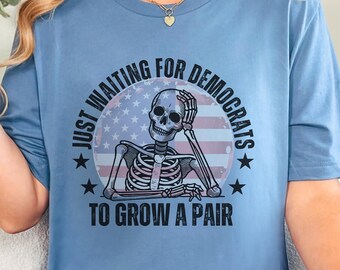 Koszulka „Czekając, aż Demokraci się ogarną”, zabawny lewicowy T-shirt, sarkastyczny prezent polityczny dla postępowca, socjalisty, aktywisty i protestującego