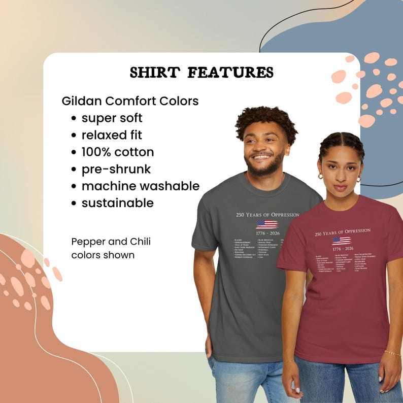 Pode incluir: Duas camisetas nas cores pimenta e chili com o texto 250 Years of Oppression 1776-2026, uma bandeira dos EUA e uma lista de eventos. As caracter&iacute;sticas incluem 100% algod&atilde;o, ajuste relaxado, pr&eacute;-encolhido, lav&aacute;vel &agrave; m&aacute;quina e sustent&aacute;vel.