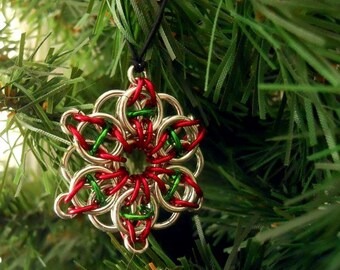 Christmas ornament, Star holiday ornament, Chainmaille Christmas decoration, Red and green tree ornament