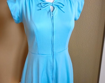 Musa do Andarilho: Vestido vintage com capuz do final dos anos 1960, tamanho pequeno.