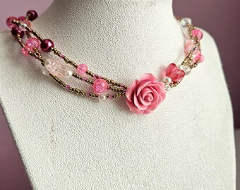 Gargantilha Barbiecore Rose - Colar exclusivo feito à mão com miçangas - Joia rosa - Acessório de três fios