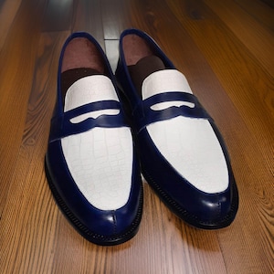 Mocassins en cuir faits main : chaussures pour hommes en python bleu et blanc