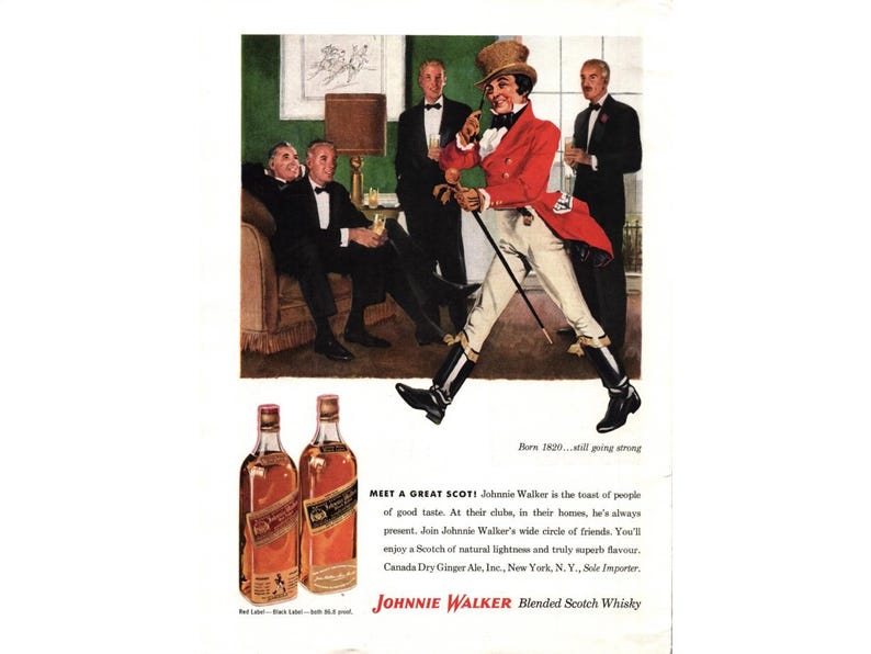 Op de afbeelding: Een vintage advertentie voor Johnnie Walker Blended Scotch Whisky met een man in een rode jas en hoge hoed die met een stok loopt. De tekst luidt "Geboren in 1820... nog steeds sterk" en "Ontmoet een geweldige Schotsman! Johnnie Walker is de toast van mensen met goede smaak. In hun clubs, in hun huizen, is hij altijd aanwezig. Sluit je aan bij de brede kring van vrienden van Johnnie Walker. Je zult genieten van een Scotch met natuurlijke lichtheid en een echt voortreffelijke smaak. Canada Dry Ginger Ale, Inc., New York, N.Y., Exclusieve importeur. Johnnie Walker Blended Scotch Whisky".