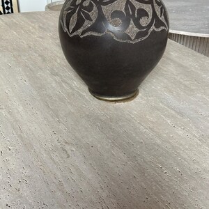 Vase Décoratif En Travertin Rouge - CBAM, Hauteur 14cm, Fait Main En Italie