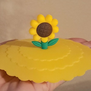 Yellow Sunflower Silicone Coffee Mug Drinking Glass Tea Cup Cover Lid Topper Lace Top Cap Design ~   Great for a Unique Gift