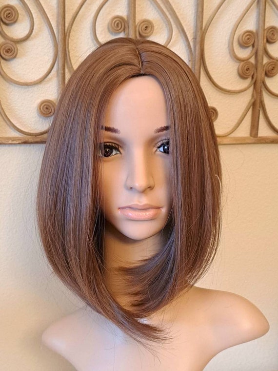 Lt. Brown Center Part Straight Short Medium Bob Hair Blend 