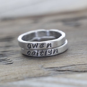 3 mm Feinsilber Stapelringe, personalisierte Ringe, personalisierte neue Mama Geschenk, Namensringe, Mutterring, benutzerdefinierte Ringset, Geschenk für Frau