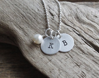 Personalisierter Schmuck, Sterling Initial Charm Halskette, Geschenk für Mama, personalisierte Halskette, Mama Halskette, Kinder Initialen, beste Freundin Schmuck