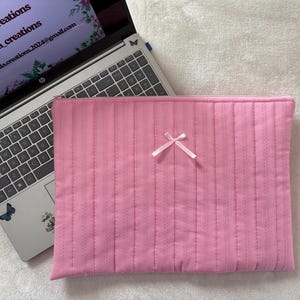 Laptop Sleeve, Quilted laptop Sleeve, Pink Laptop case, Aesthetic Laptop pouch, Handmade MacBook sleeve, Floral laptop bag, Back to school