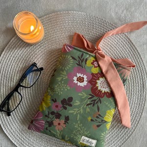 Kindle Cover, Quilted Kindle, E-Reader Sleeve, E-Reader protector, Kindle Paperwhite Sleeve Quilted, Kindle Pouch, Bow Kindle Sleeve, Pouch