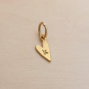Charm de coração com inicial | Tag de coração personalizada para pulseira ou colar | Charme adicional com letra