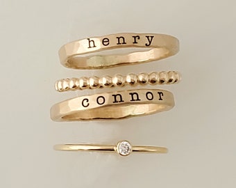 Anillos de nombre apilables / Anillos apilables / Anillos de nombre personalizados / Regalo del Día de la Madre para mamá / Anillos de mamá / Nombres de niños / Lleno de oro