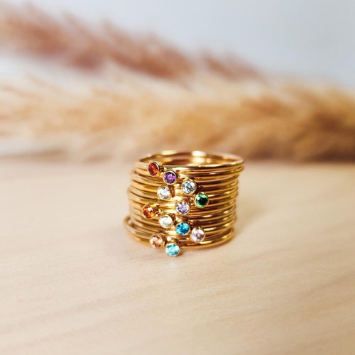 Bague pierre de naissance zircone cubique | Bague superposable en or 14 carats | Cadeau fête des mères