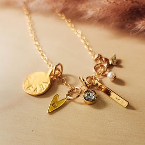 Collana con ciondolo personalizzato, gioiello con iniziale placcato oro, regalo per la mamma inciso, ciondolo in metallo misto, collana con nome personalizzato, festa della mamma