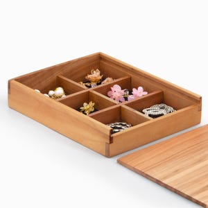 Boîte horizontale personnalisée avec couvercle coulissant - Six sections, boîte à bijoux, étui à bijoux, boîte de rangement pour bijoux, boîte de rangement en bois, Woodsaka