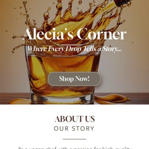 Pode incluir: A página inicial do site da Alecia's Corner, uma empresa que fabrica extratos de baunilha veganos. A imagem mostra um copo de líquido com um respingo de líquido saindo do copo. O texto do site diz "Where Every Drop Tells a Story..." e "Shop Now!"