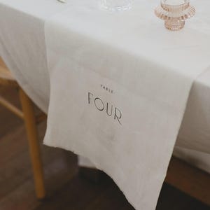 Petite plaque en tissu personnalisée | Numéro de table en tissu | Enseigne personnalisée en tissu pour mariage | Panneau de mariage en tissu | Plaque de mariage en lin | Plaque de mariage personnalisée