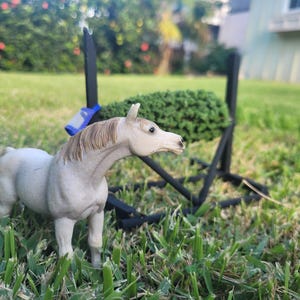 Conjunto Schleich Jump (vem com um pedaço de equipamento aleatório)