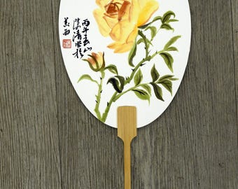 Dipinto originale cinese su ventaglio a inchiostro, ventaglio rotondo dipinto a mano con rosa gialla, decorazione murale floreale asiatica.