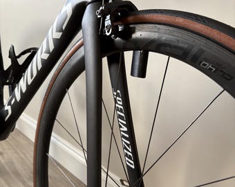 Tapa de válvula de rueda aerodinámica para bicicletas de contrarreloj: diseño ligero, duradero y elegante.