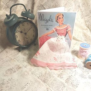 Happy Birthday card. Handkerchief Card. Any Occasion/Birthday Card. Vintage Woman/Lady Weigel's Pattern Handmade Greeting Card. 3d Hanky