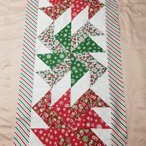 Peppermint Swirl Quilt Pattern: Printed Fabric Requirements, 16” X 40 ...