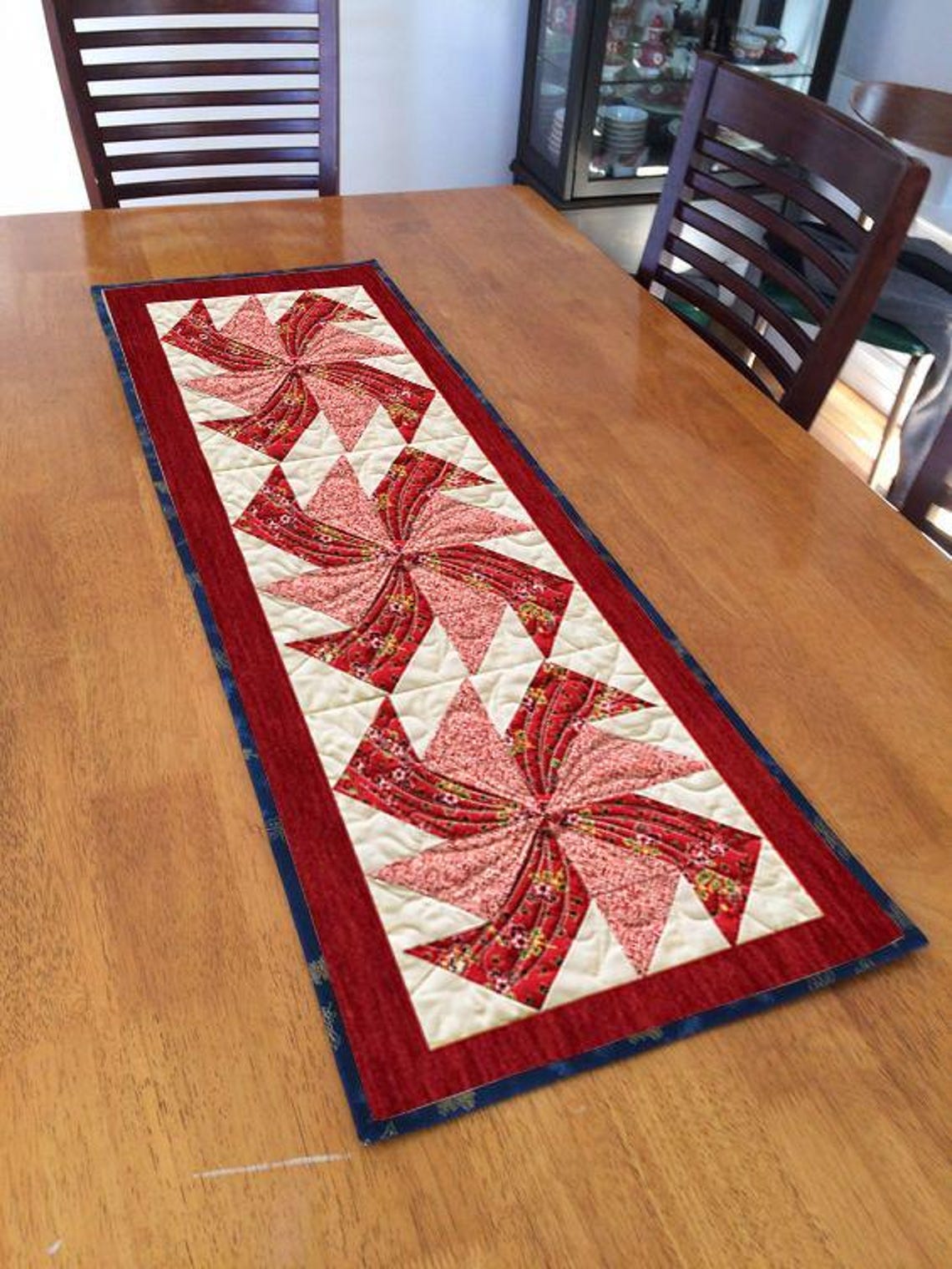 Peppermint Swirl Quilt Pattern: Printed Fabric Requirements, 16” X 40 ...