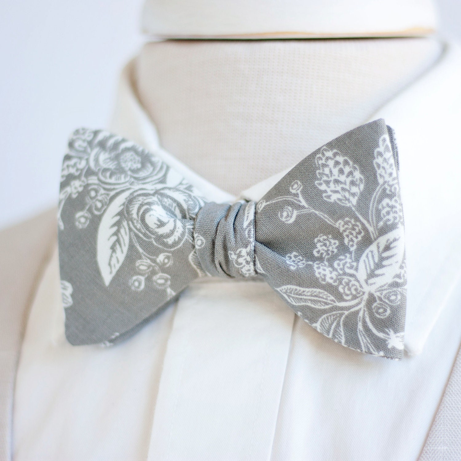 Elizabetta Men's Formal Silk Bow Tie - Ivory & Silver