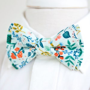 Bow Tie, Mens Bow Tie, bowtie, Papillon, Papillon, bowties, groomsmen Bow cravatte, Papillon floreale, fucile carta Co-menta metallico floreale
