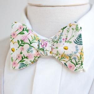 Papillon, Papillon, Papillon, Papillon da uomo, Papillon Freestyle, Papillon da annodare, Rifle Paper Co, Cravatte - Fiori di campo in rosa