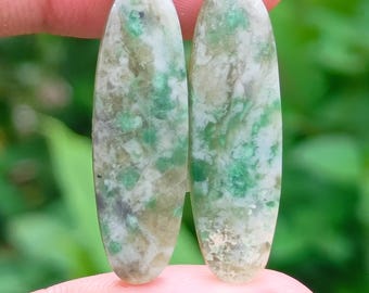 Par de piedras preciosas de jade indonesio (33x10x4 mm)