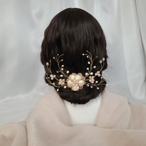 Dark Cream Seashell Daisy Wedding Bun Hair Comb, Cream Flower Crystal Bridal Hair Comb, Floral Prom Bridesmaid Hair Accessory