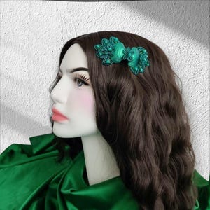 Handcrafted Emerald Green Sea Shell Wedding Hair Comb, Beaded Floral Bow Bridal Side Hair Comb, Flower Prom Bridesmaid Hair Accessory
